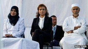 Souad Abdelrahim (centre) in Tunis, 21 October 2011