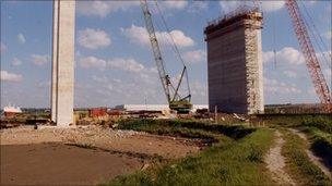 Construction of the concrete pier towers