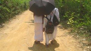 Children going to Sunday Buddhist school in Sri Lanka (Photo: RG Dharmadasa)