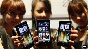 Models pose with HTC's new smartphone Raider 4G