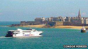 Condor 10 arriving in St Malo