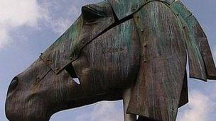 30ft horse head sculpture