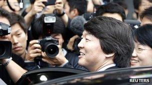 Ahn Cheol-soo leaves after a meeting with Park Won-soon at Park's office in Seoul on 24 October 2011