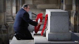 Alex Salmond laying wreath