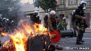 Demonstrators clash with police in Athens, Greece (20 Oct 2011)