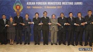 Foreign ministers from ASEAN countries pose for a group photo at the ASEAN Foreign Ministers Meeting in Bali, 15 November 2011