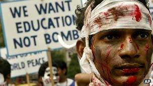 Protests against nuclear bomb in India