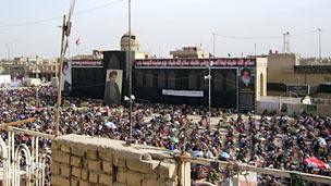 Shias pray in Baghdad's Sadr City