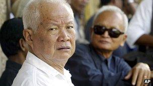 Khieu Samphan (L) and Nuon Chea (R) attend the funeral for the former wife of Pol Pot in July 2003