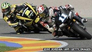 Ben Spies a Cal Crutcholow yn y MotoGP