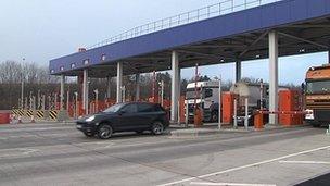 Vehicles begin using the new Tyne Tunnel