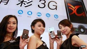 Models showing ZTE smartphones