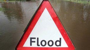 A flood sign in an Upton upon Severn street in June 2007