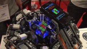 Rubik's cube solving robot