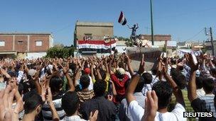 Demonstrators protesting against Syria's President Bashar al-Assad gather in Hula, near Homs (photo released 4 November 2011)