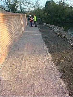 Flood defences, Nottingham (Image: BBC)