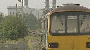 Train on the Severn Beach line