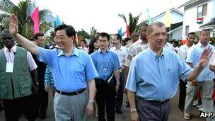 File picture of Chinese President Hu Jintao (L) and his Seychelles counterpart James Michel in 2007