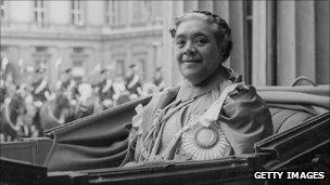 Queen Saltote in back or carriage at Buckingham Palace