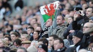 Newcastle fans paying tribute to Gary Speed