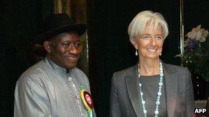 IMF head Christine Lagarde (R) and Nigerian President Goodluck Jonathan