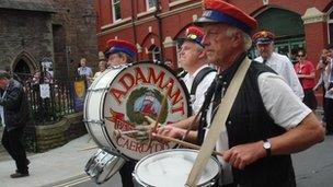 Adamant band