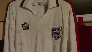 Viv Anderson's shirt