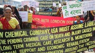 Activists and survivors of the 1984 Bhopal gas disaster demonstrate during the 27th anniversary of the tragedy in Bhopal, 2 December 2011