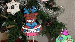 Addurniadau coeden Nadolig