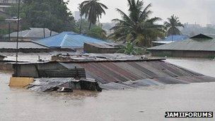 Roofs of houses hit by flooding in Dar es Salaam, Tanzania (Photo from JamiiForums)