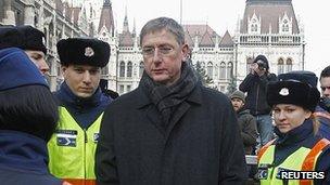 Police detain ex-Prime Minister Ferenc Gyurcsany in Budapest, 23 Dec 11