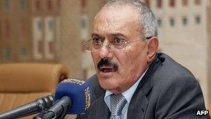 Yemeni President Ali Abdullah Saleh speaks at a meeting with leaders of the ruling party in Sanaa on December 7, 2011