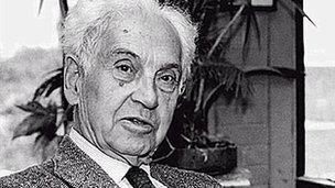 Ernst Mayr - Harvard News Office