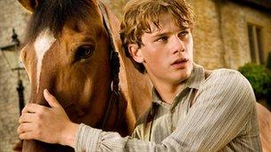 Jeremy Irvine in war Horse