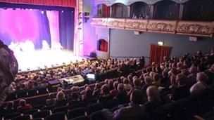 Newark Palace Theatre audience