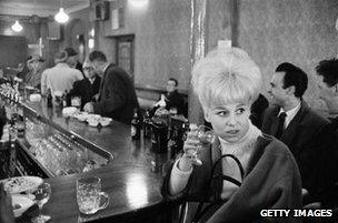 Barbara Windsor in a pub, 1963