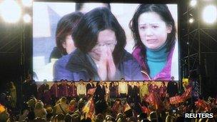 Tsai Ing-wen addresses supporters in Taipei