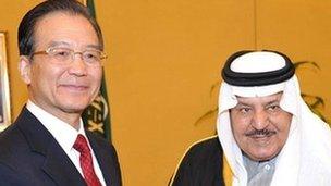 Chinese Premier Wen Jiabao (left) meets Saudi Arabia's Prince Nayef in Riyadh on 14 January 2012