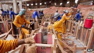 Builders at the Minerao Stadium in Belo Horizonte (14 December 2011)