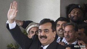Pakistani PM Yousuf Raza Gilani waves to supporters from the steps of the Supreme Court in Islamabad after his hearing