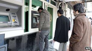 Iranians queue to use the cashpoint in Tehran on 23 January 2012