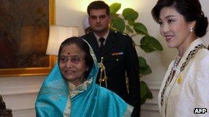 Pratibha Patil (L) with Republic Day guest, Thai PM Yingluck Shinawatra