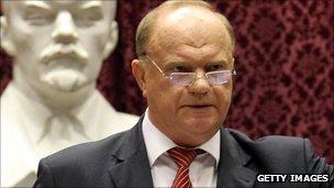 Gennady Zyuganov in front of Lenin bust