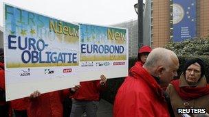 Trade unionists outside European Council HQ in Brussels - 30 January