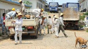 Workers from China and Burkina Faso employed by Chinese company Sinohydro on 31 January, 2012 in Bata