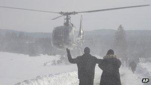 Bosnians waiting for supplies in Sokolac (1 Feb 2012)