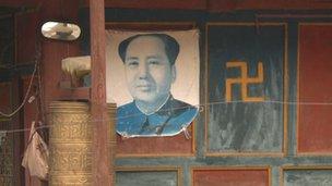 Picture of Mao Zedong in a village in Sichuan province