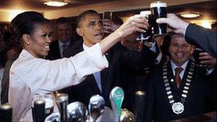 President Obama and his wife Michelle drink Guinness in a County Offaly pub