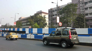 A Calcutta road divider painted blue