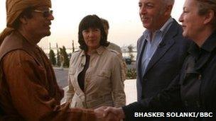 Marie Colvin (r) meeting Muammar Gaddafi with Jeremy Bowen and Christiane Amanpour